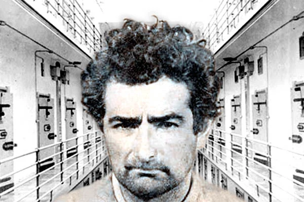 خوزه موخیکا در زندان